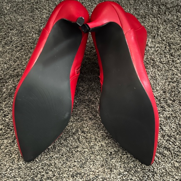 Red ankle booties - Picture 3 of 3